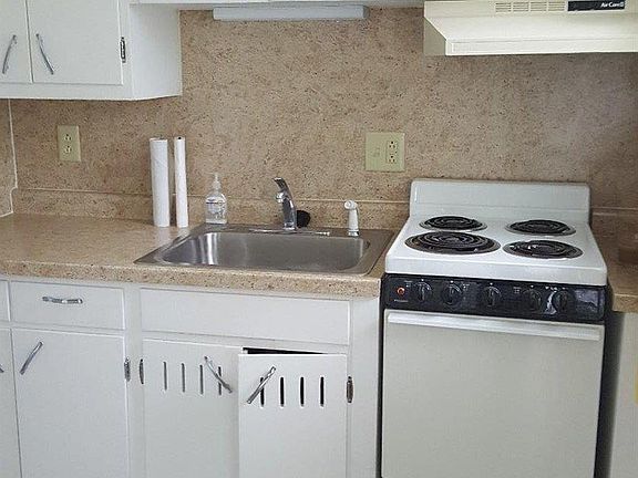 4th image of 501 NE 13th St