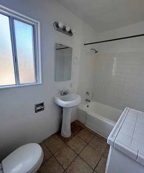 1108 E Villa St #J — Photo 8