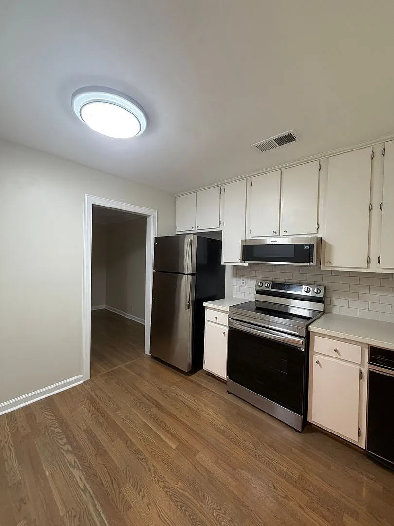 2 Bed/2 Bath Condo located in Green Hills only minutes to Vandy and Easy Interstate Access, 1 Car... — Photo 2