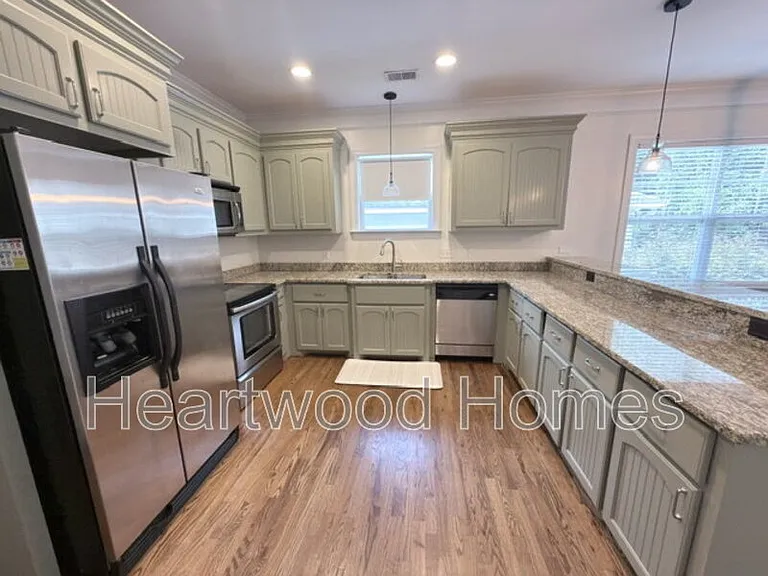 432 Jackson Ave — Photo 13