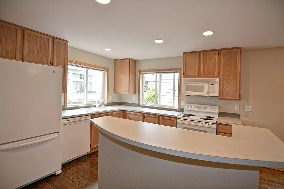 2 bed, 3.5 bath, 1610 sqft, $3,450 — Photo 2