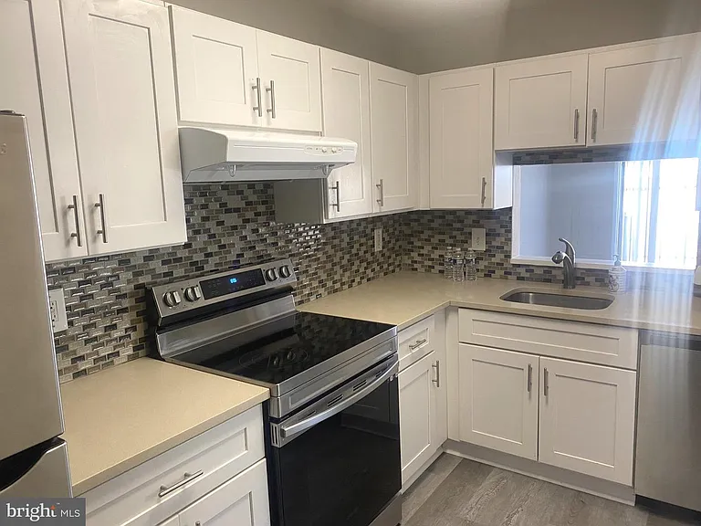 9819 Brookridge Ct — Photo 15