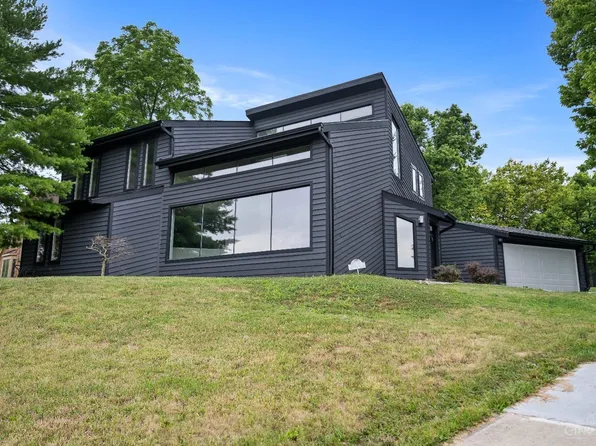 12055 Springdale Lake Dr, Cincinnati, OH 45246