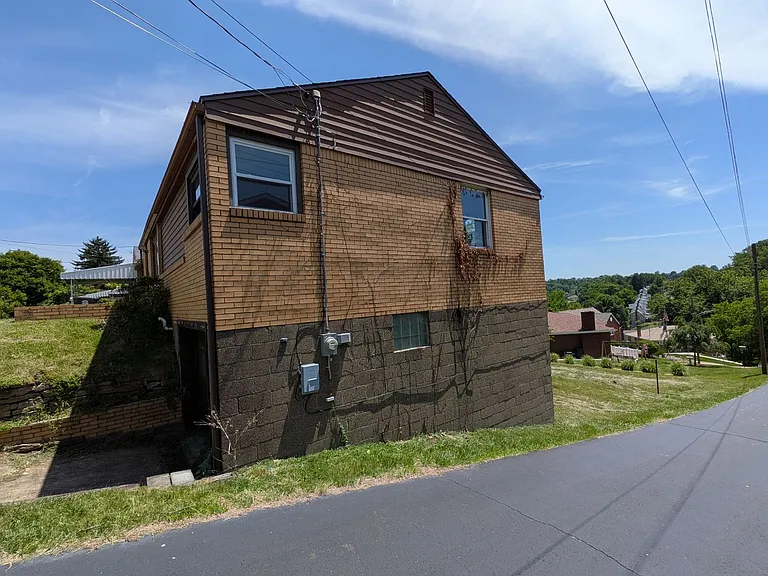 960 Agnew Rd — Photo 9