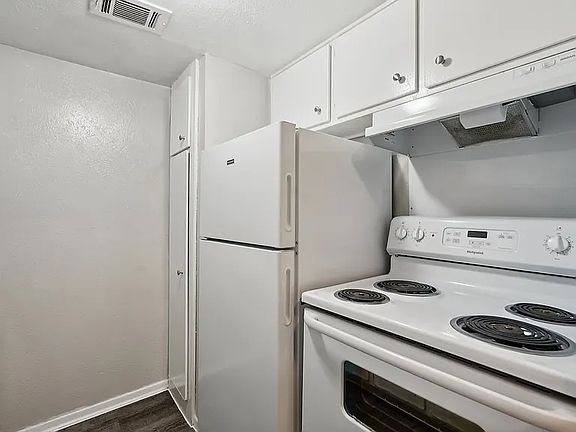 3rd image of 3201 Finley Rd APT 102