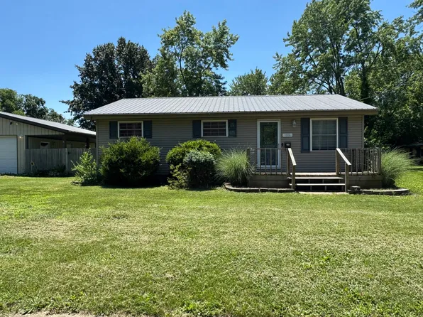 1006 Diamond St, Benton, IL 62812