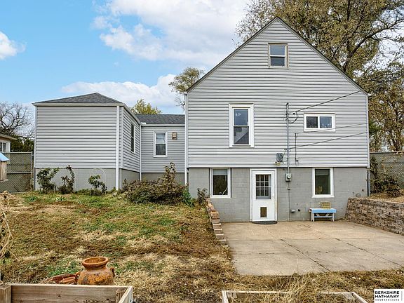 3rd image of 8833 Lake St