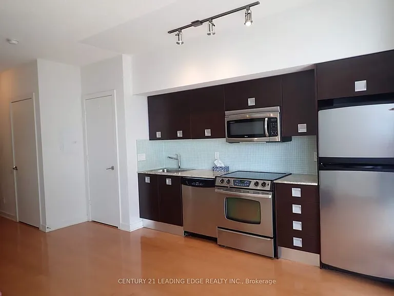 33 Charles St E #1912 — Photo 3