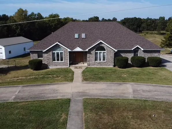 7150 Hilltop Ln, Hannibal, MO 63401