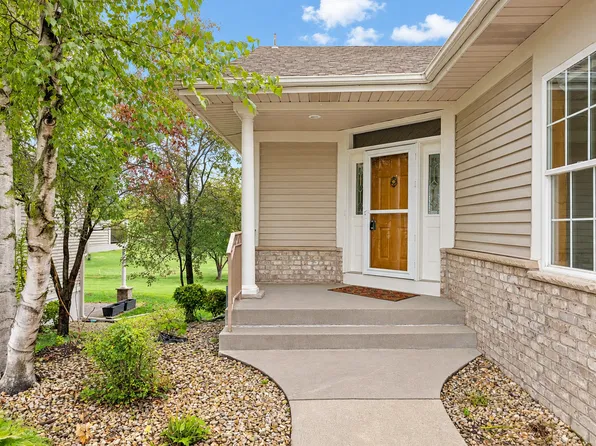 492 Holly Ln N, Oakdale, MN 55128