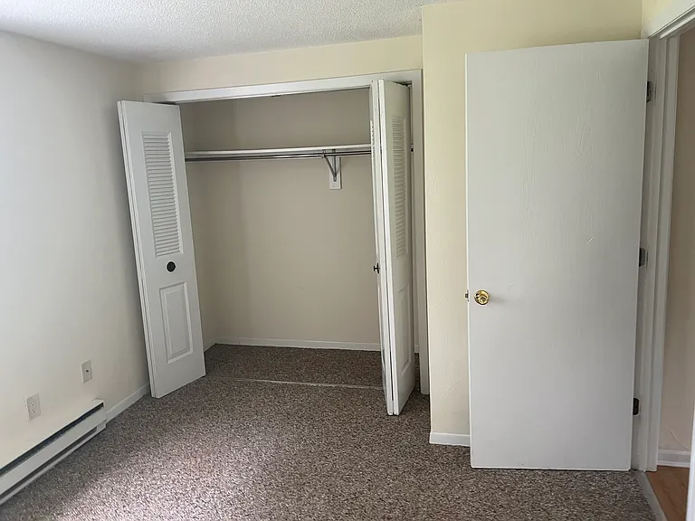 Holly Brook Apartments — Photo 22