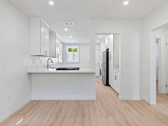 5th image of 3122 Rockview Pl APT E