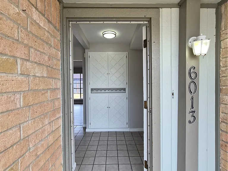 6013 Parkview Dr — Photo 3