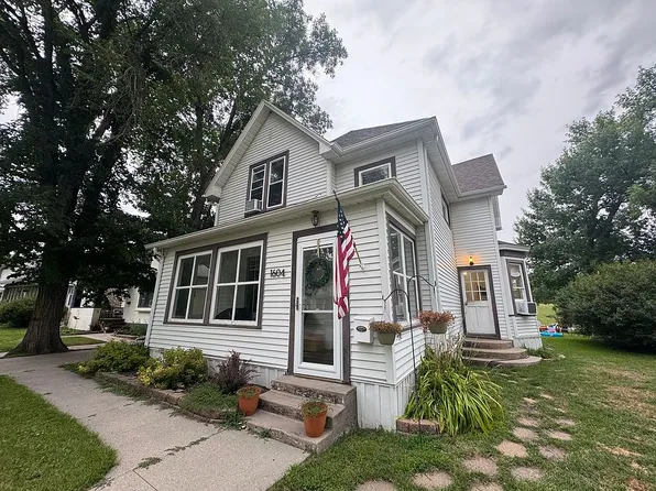 1604 Lewis Blvd, Grand Forks, ND 58203