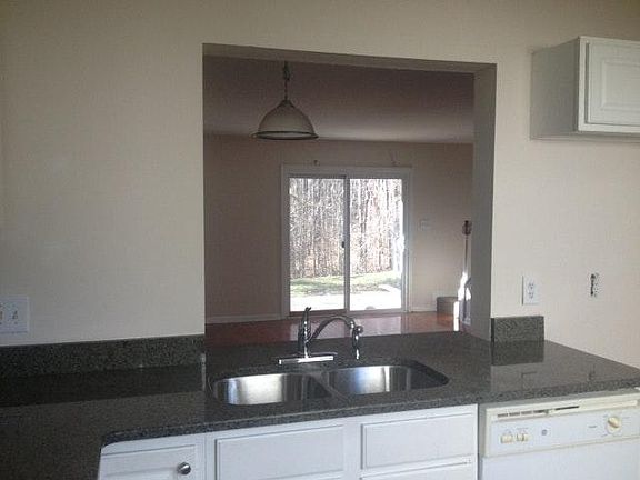 4th image of 347 Kilarney Dr