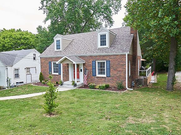 3rd image of 2004 Meadow Ln