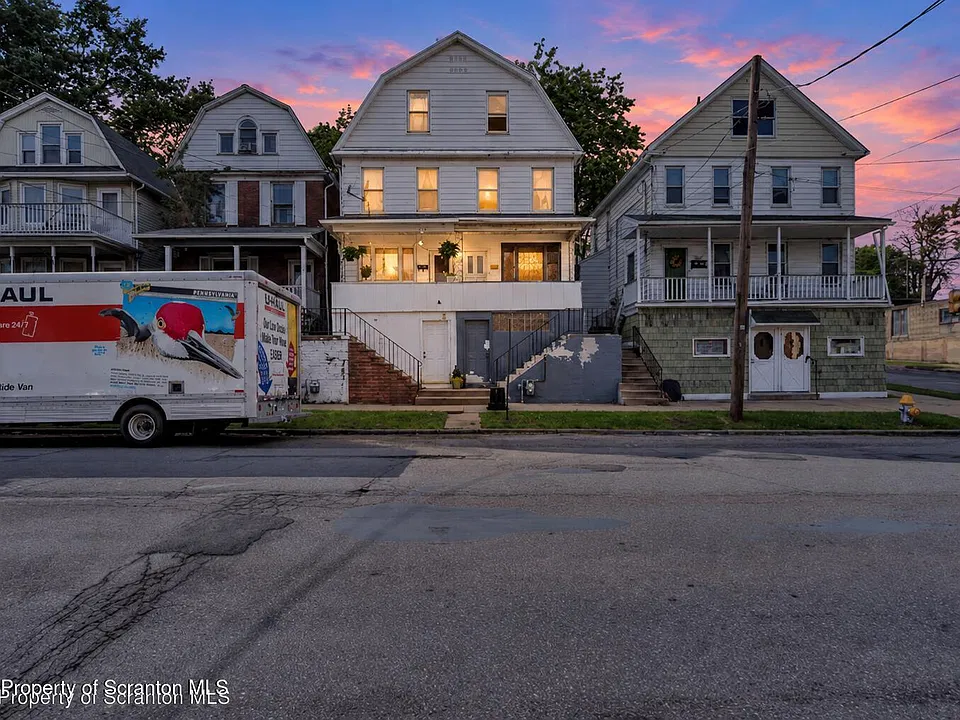 418 N Main St