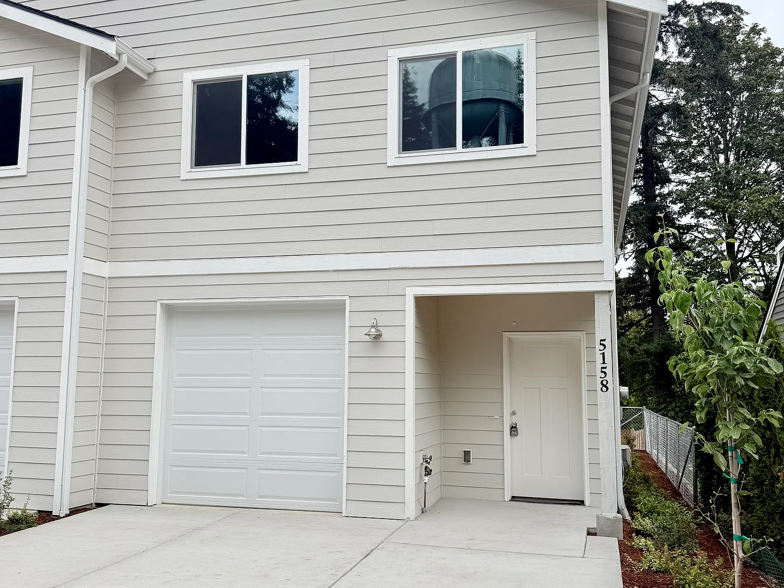 3 bed, 2.5 bath, 1499 sqft, $2,600 — Photo 2