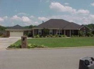 49 Cove Creek Dr, Decatur, AL 35603