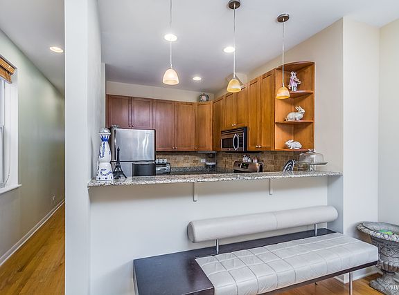 5th image of 3854 W Wrightwood Ave #11