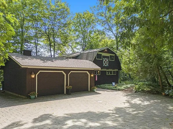 1109 S Nanagosa Trl, Suttons Bay, MI 49682