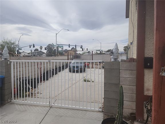 4th image of 900 Coral Isle Way