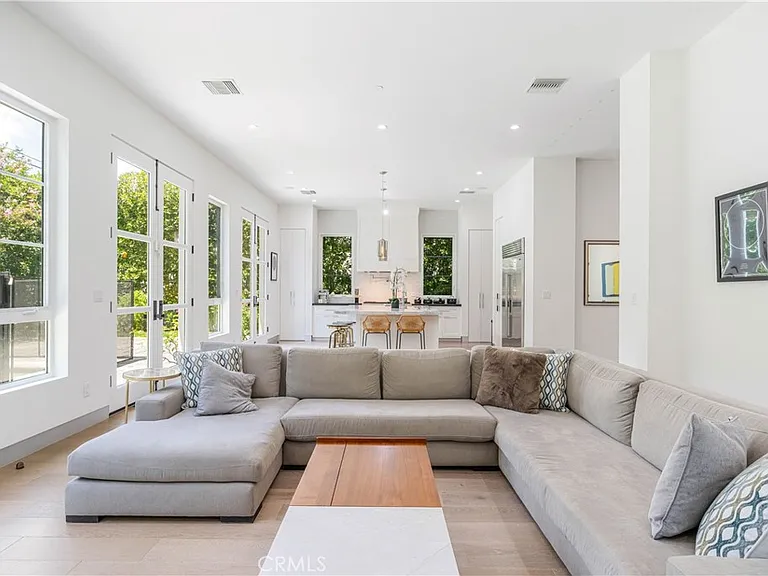 4435 Camellia — Photo 22