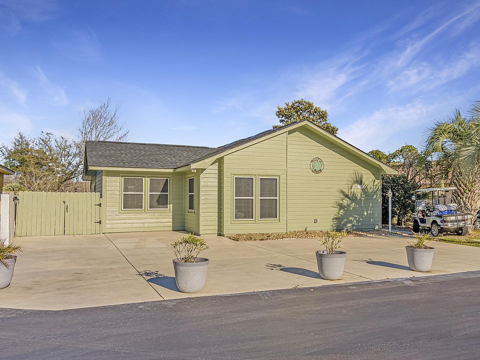 1st image of 717 Live Oak Cir