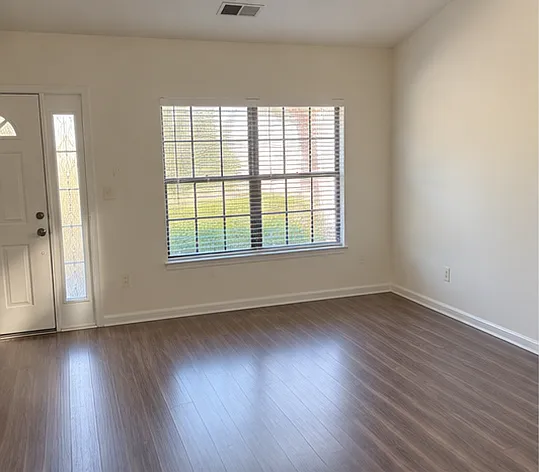 3 bed, 1344 sqft, $1,950 — Photo 1