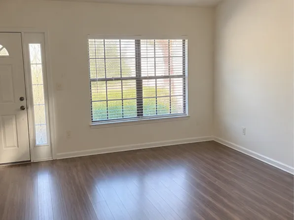 599 Whitcover Cir, Charlottesville, VA 22901
