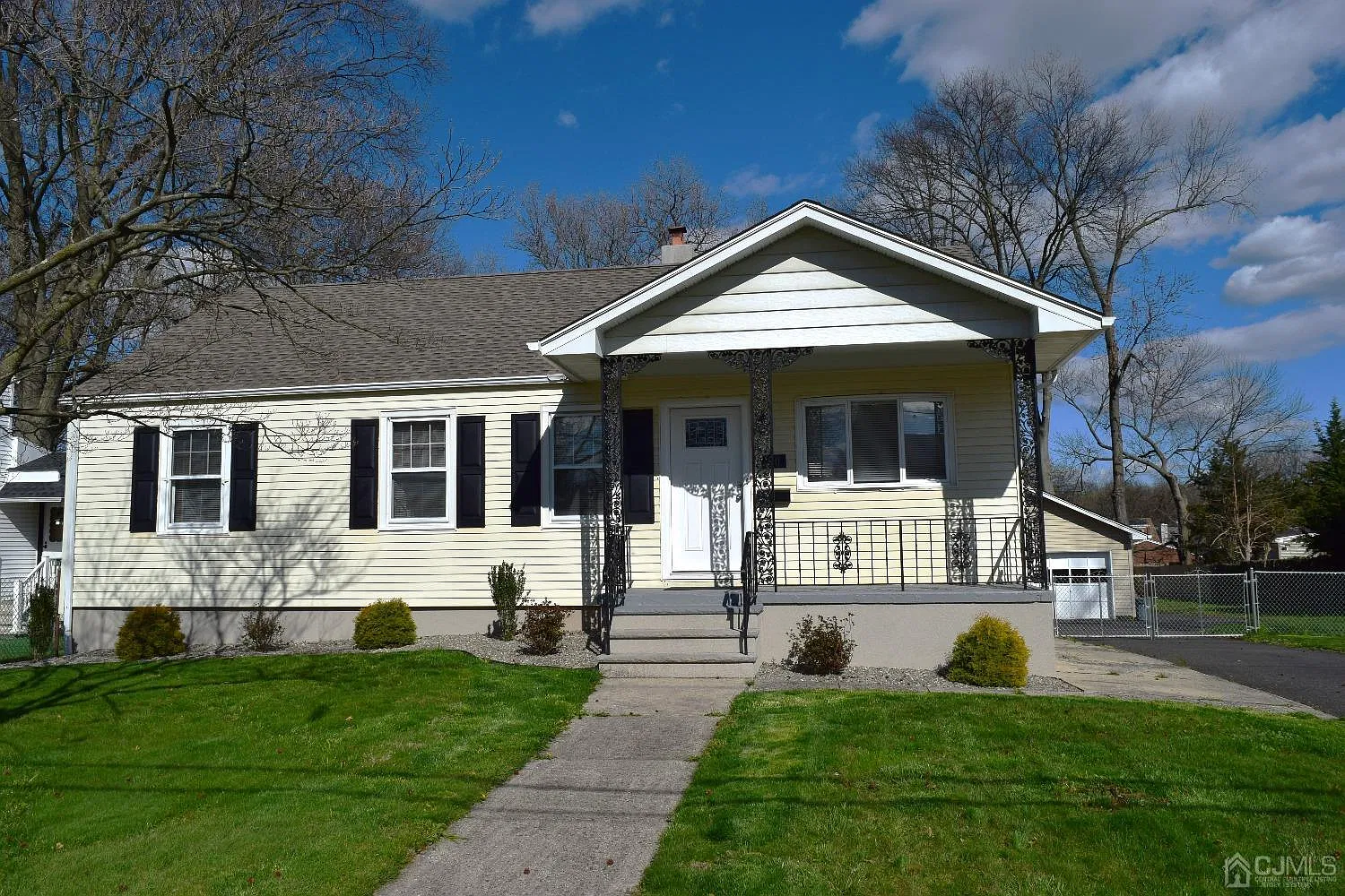 3 bed, 2.0 bath, 1230 sqft, $3,700 — Photo 1