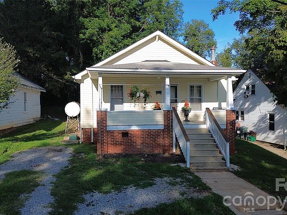 2nd image of 44 Ellis St