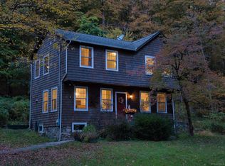 15 Sanford Rd, Woodbridge, CT 06525