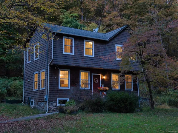 15 Sanford Road, Woodbridge, CT 06525