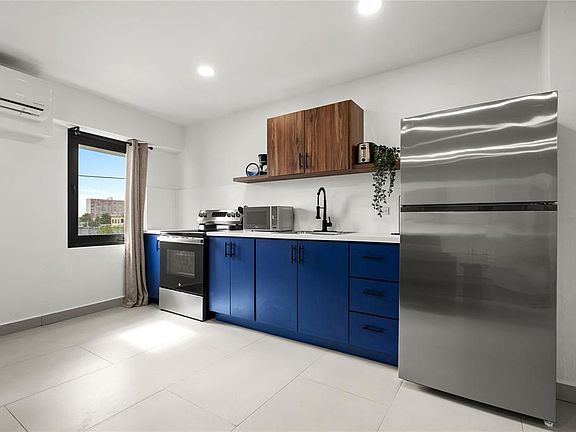 4th image of 609 Condado #506