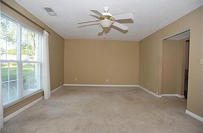 3rd image of 938 Ardsley Dr