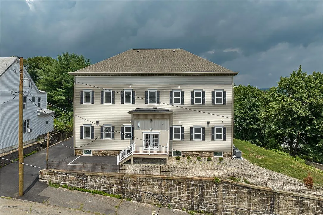 2 bed, 1.0 bath, 1000 sqft, $1,500 — Photo 1