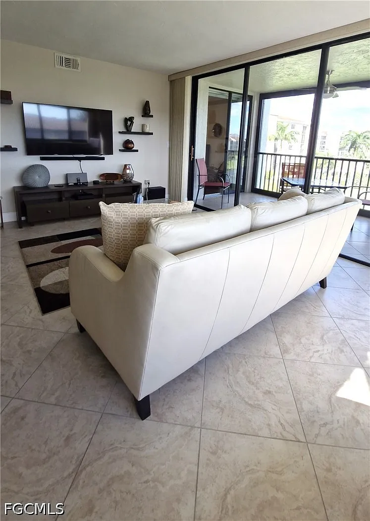 1 bed, 1.0 bath, 853 sqft, $4,500 — Photo 3