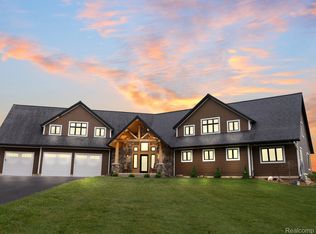 9542 S 33rd Rd, Cadillac, MI 49601