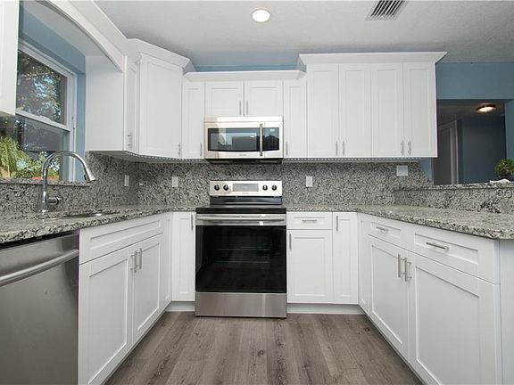 4th image of 2127 W Elm St