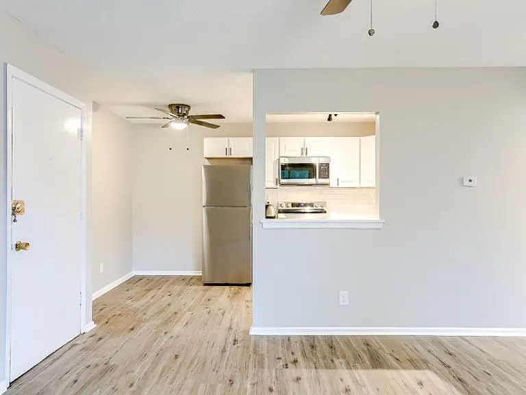 Eagle's Nest Apartments — Photo 42