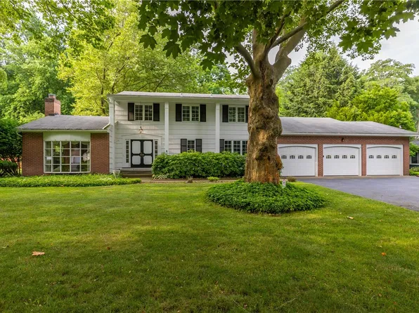 8 Cranswick Ln, Rochester, NY 14618