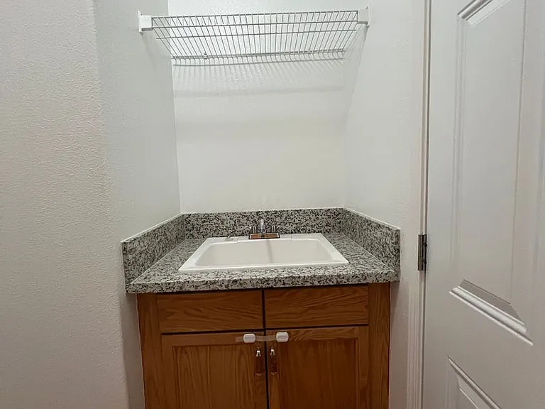 5835 W Athens Ave — Photo 11