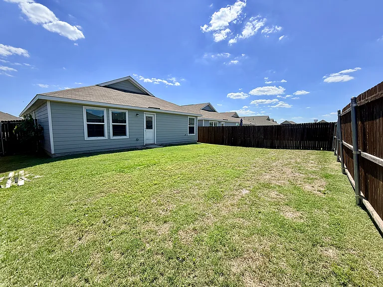 private big back yard, great for entertaining