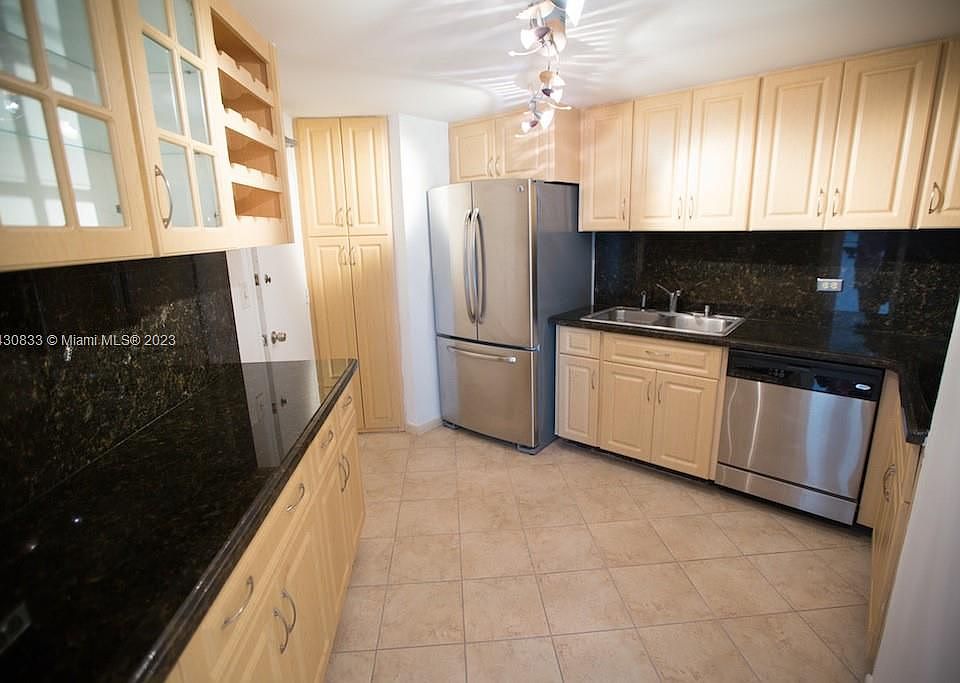 1st image of 999 Brickell Bay Dr APT 811