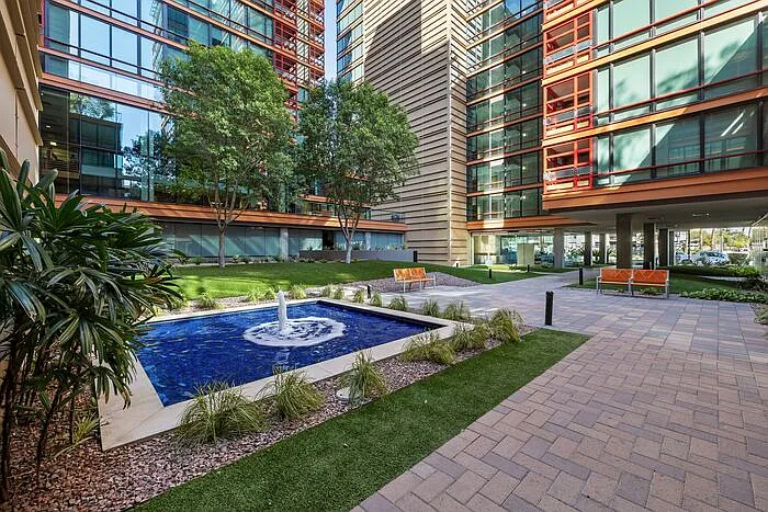2 bed, 2.5 bath, 2456 sqft, $6,350 — Photo 3