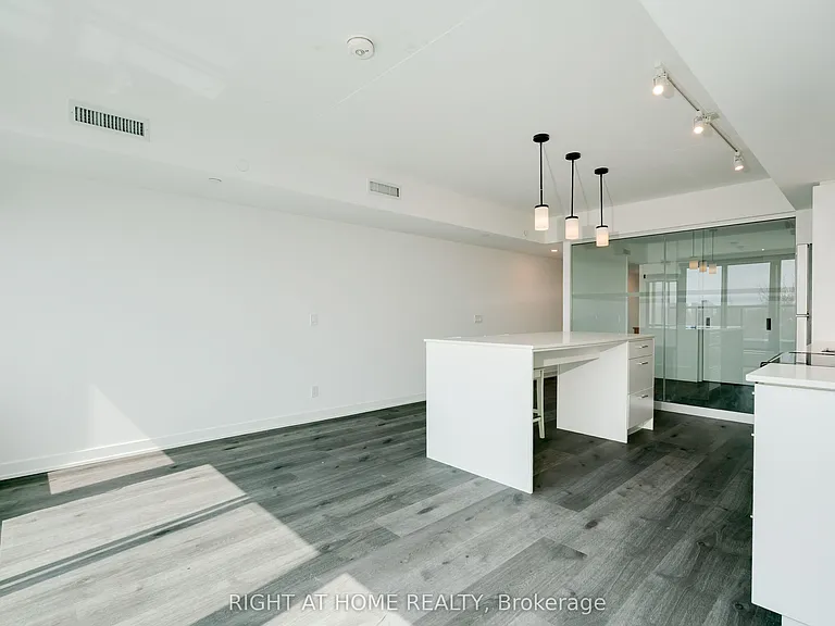 897 College St W #518 — Photo 18