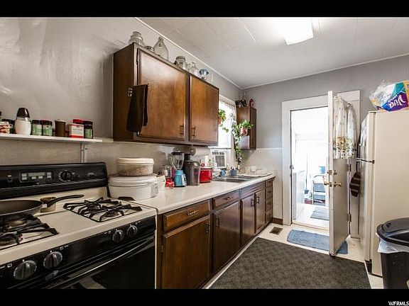 3rd image of 126 E Beryl Ave