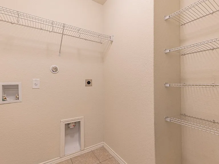 10203 Reyes Hts — Photo 24