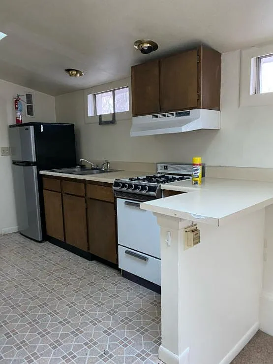1 bed, 400 sqft, $1,000 — Photo 4